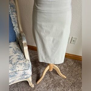 Avenue Montaigne Imported from Paris Stretch Cream Skirt Size 8